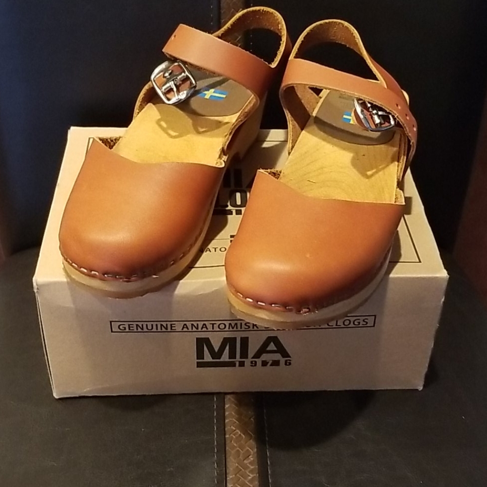 MIA Sofia Luggage Leather Clogs Sandals Sz 8